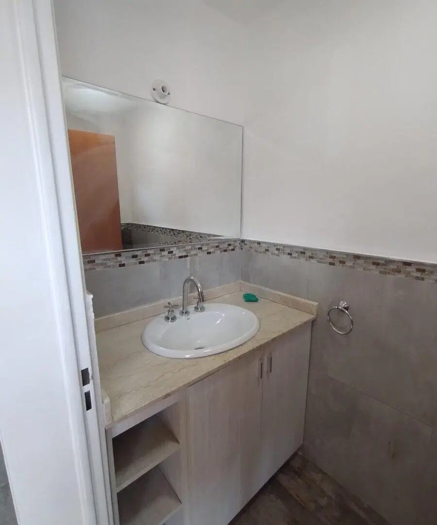 ALQUILER DÚPLEX 3 DORMITORIOS HOUSING LOS LIRIOS 4