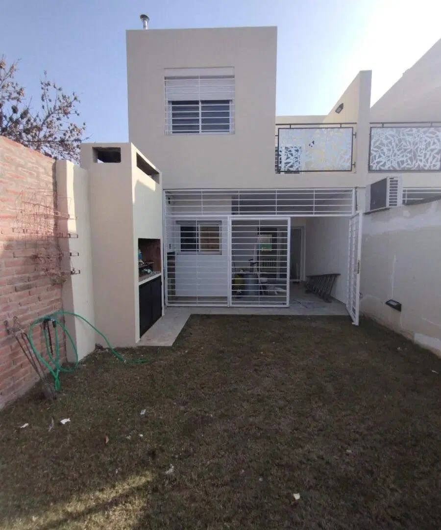 ALQUILER DÚPLEX 3 DORMITORIOS HOUSING LOS LIRIOS 3
