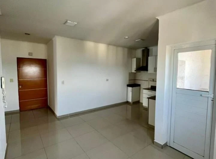 Cëntrico y amplio departamento de 2 dormitorios en alquiler. 1