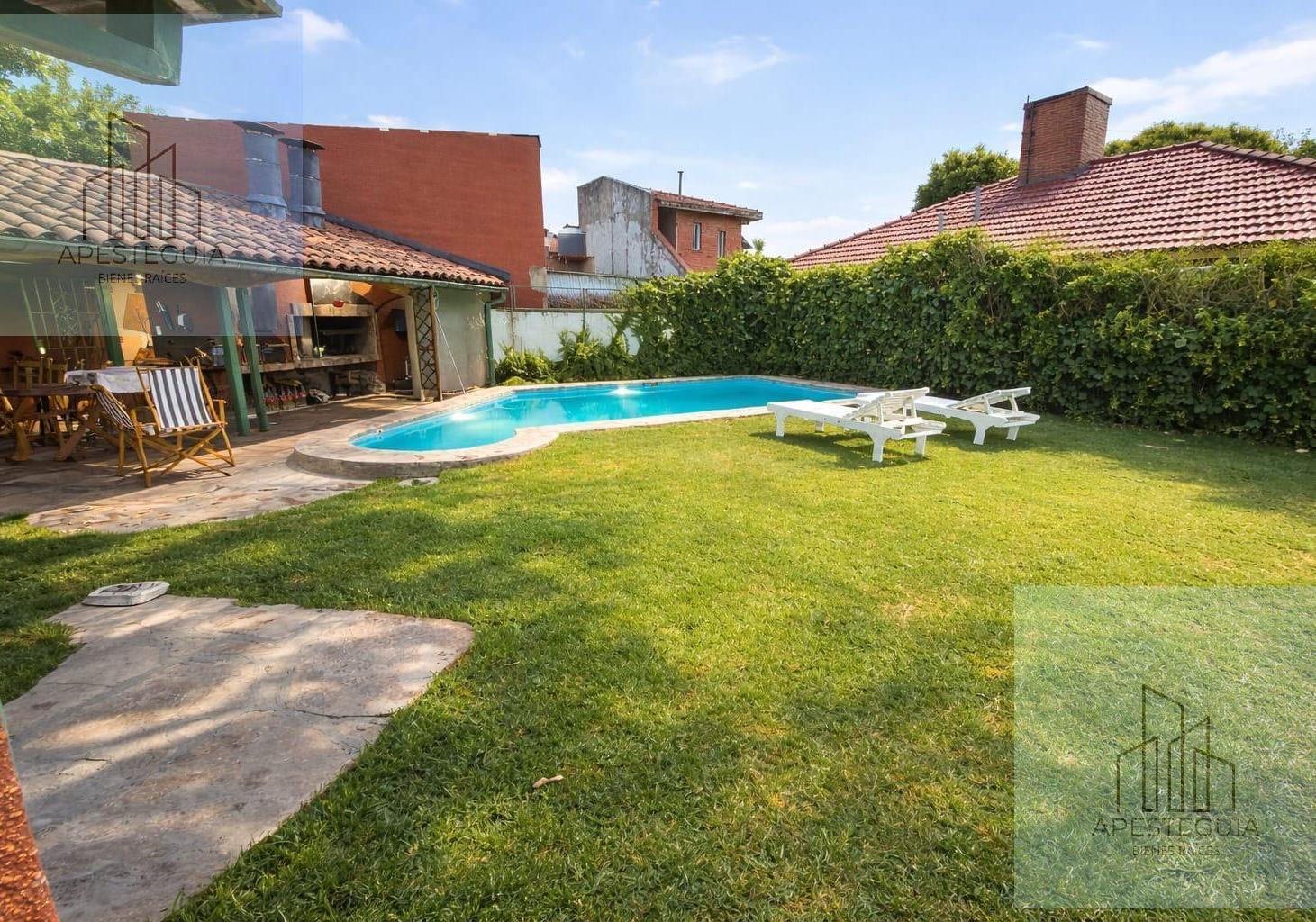 Foto de Casa en Hurlingham - 5 Ambientes - Parque - Pileta - Quincho, imagen 1