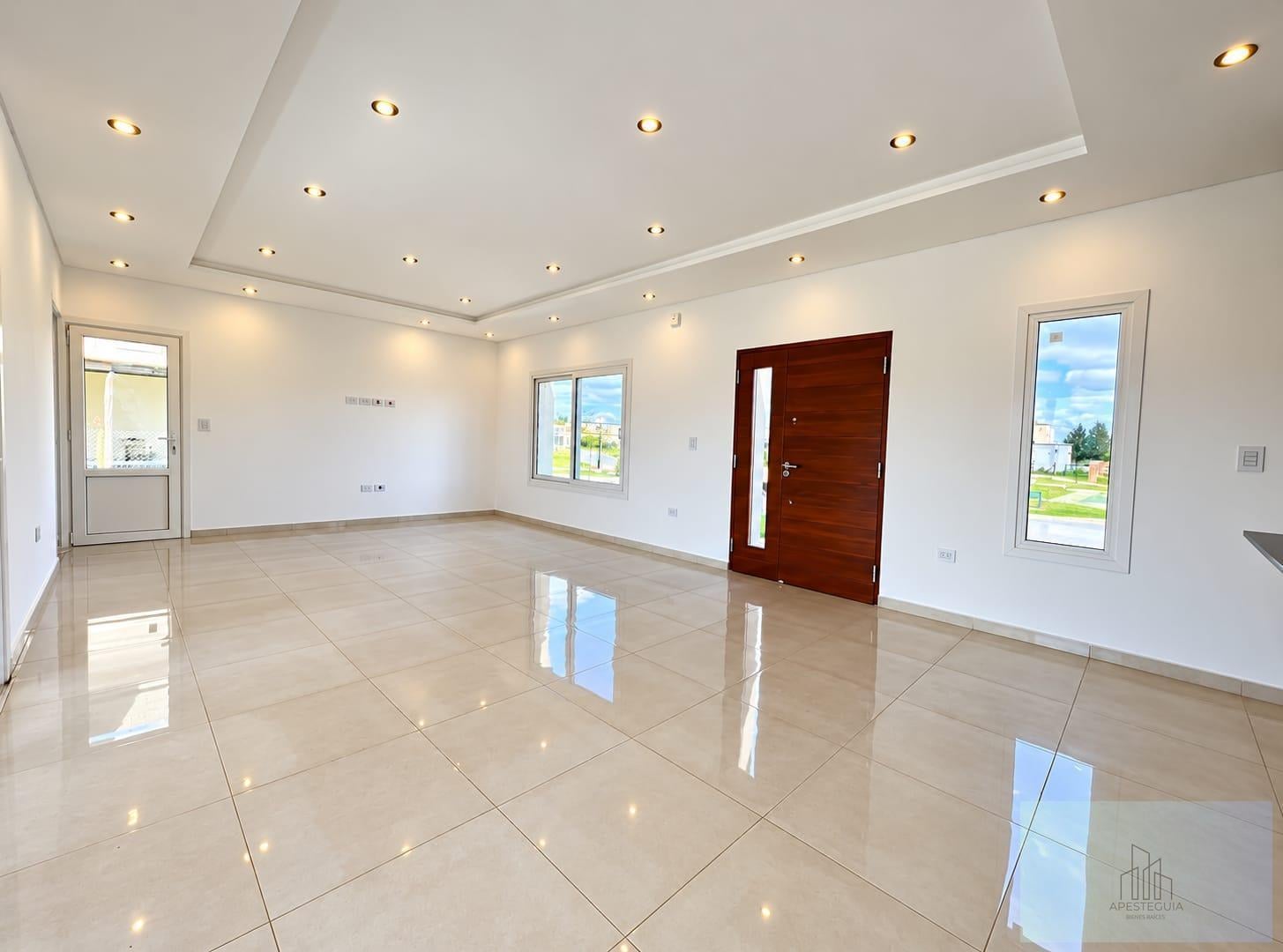 Foto de Casa en Barrio SANTA INES - CANNING - ESTRENAR -, imagen 1