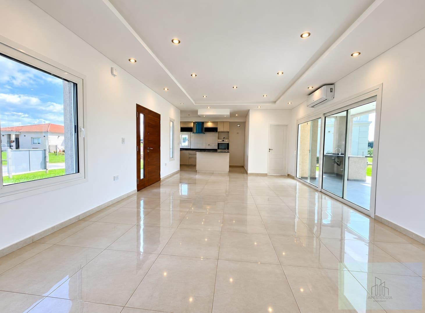Foto de Casa en Barrio SANTA INES - CANNING - ESTRENAR -, imagen 2