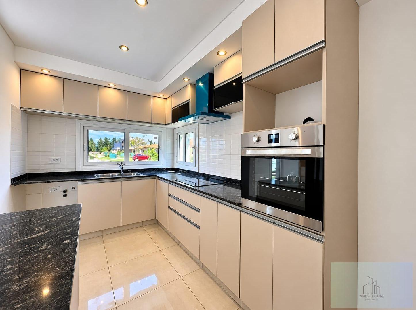 Foto de Casa en Barrio SANTA INES - CANNING - ESTRENAR -, imagen 4