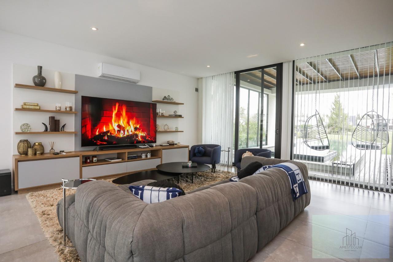 Foto de CASA 5 AMBIENTES - EN TERRALAGOS - CANNING - EZEIZA, imagen 1
