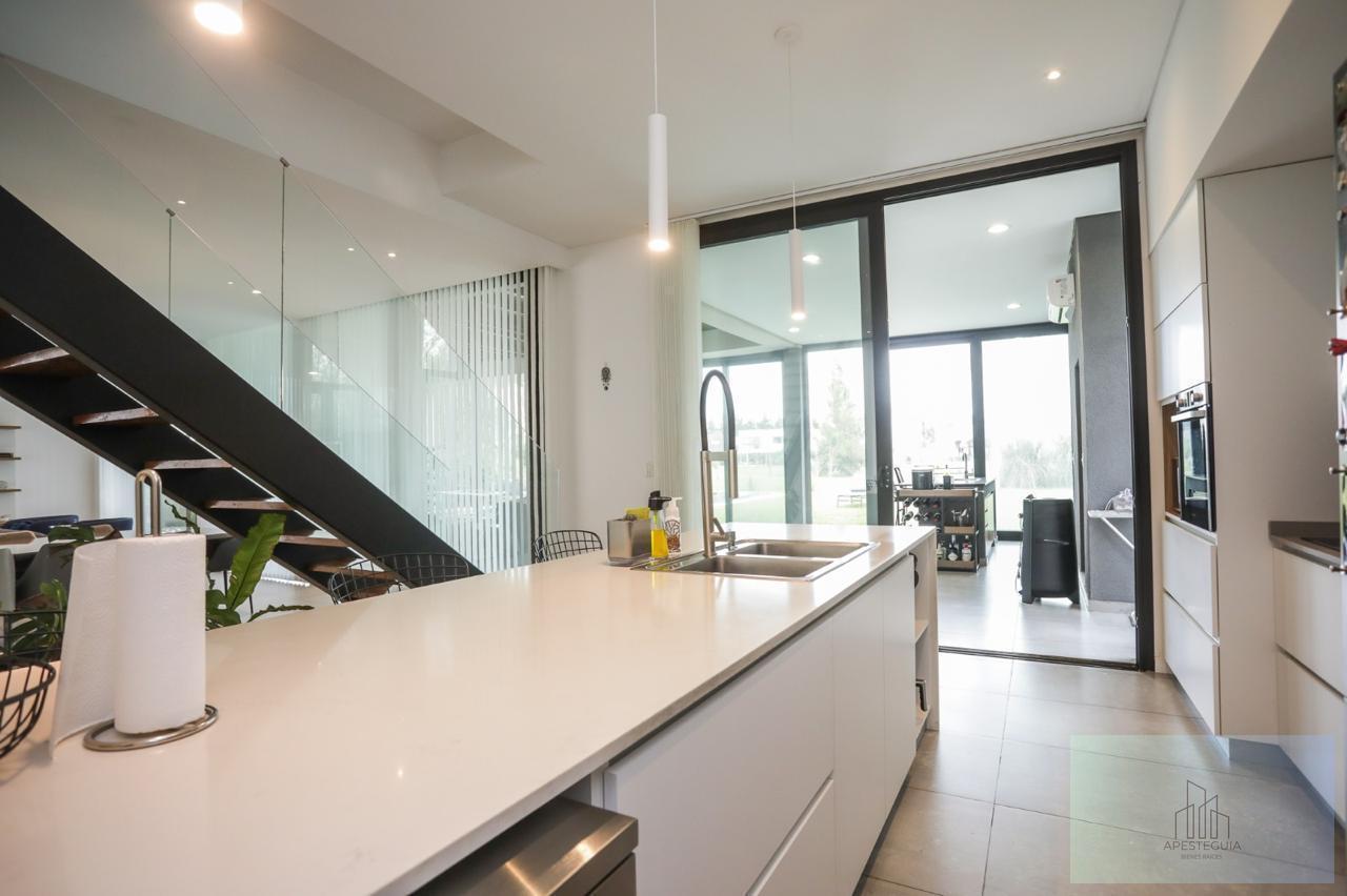 Foto de CASA 5 AMBIENTES - EN TERRALAGOS - CANNING - EZEIZA, imagen 4