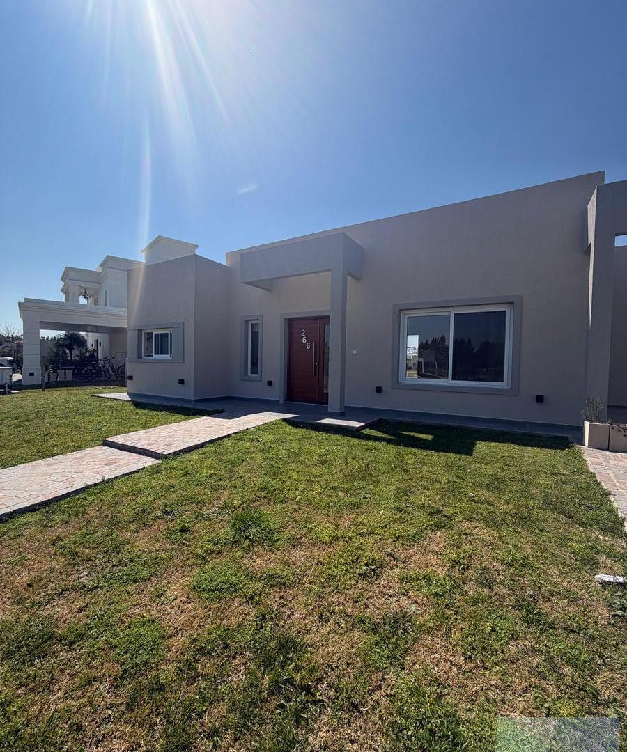 Foto de Casa en Barrio SANTA INES - CANNING - ESTRENAR -, imagen 3
