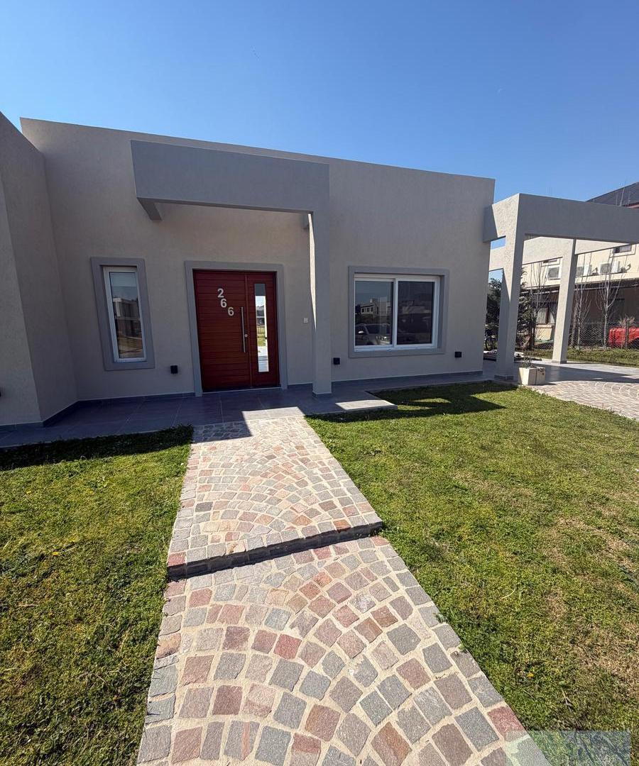 Foto de Casa en Barrio SANTA INES - CANNING - ESTRENAR -, imagen 4