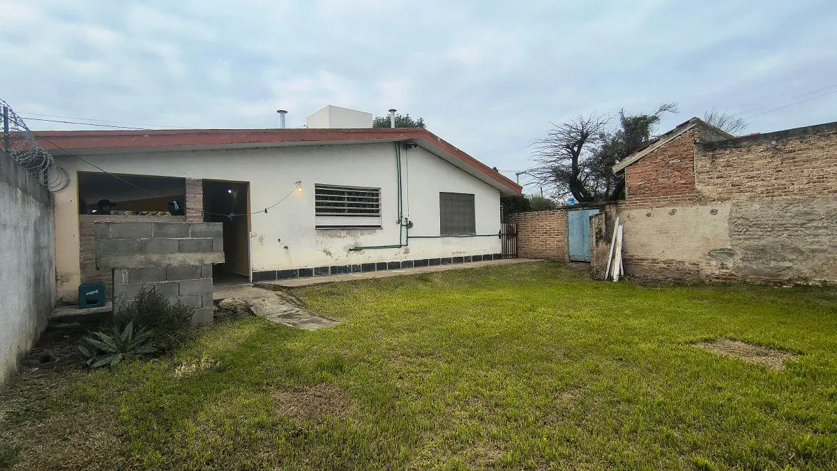 Casa de 2 dorm. Con amplio patio 8
