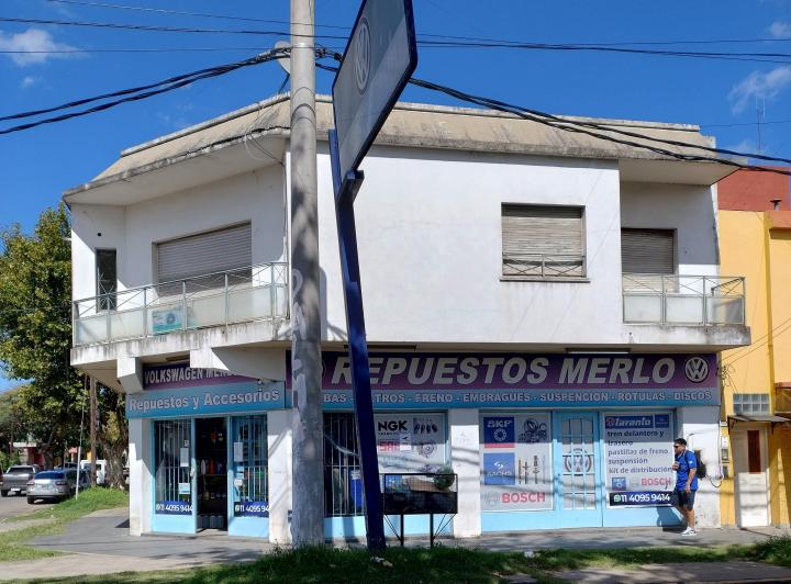 VENTA DE 2 LOCALES Y DEPARTAMENTO EN MERLO CENTRO 4