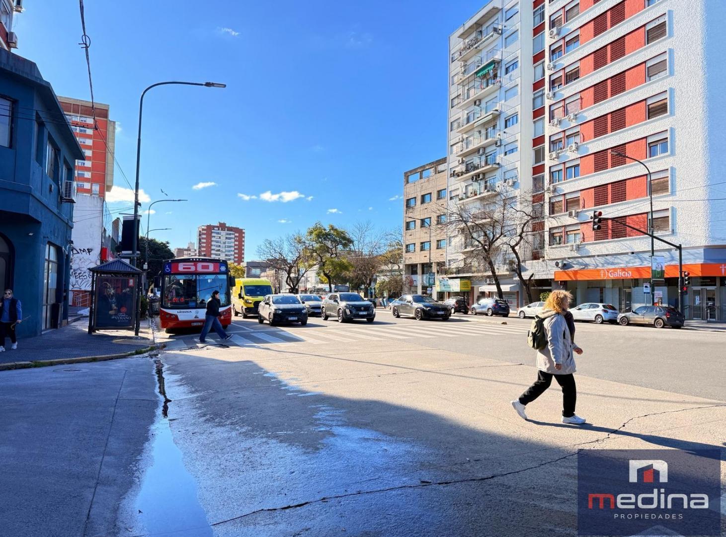 Foto de Alquiler Local Comercial En Esquina 354m² - Av. Santa Fe, Martínez, imagen 3