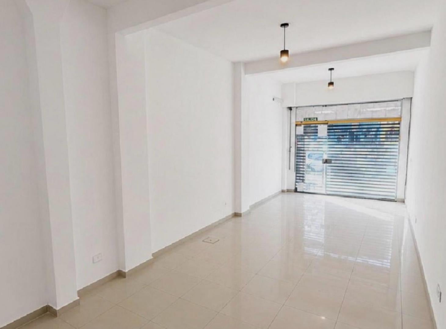 Foto de Alquiler de Local comercial en La Lucila-Vias/Maipu, imagen 1