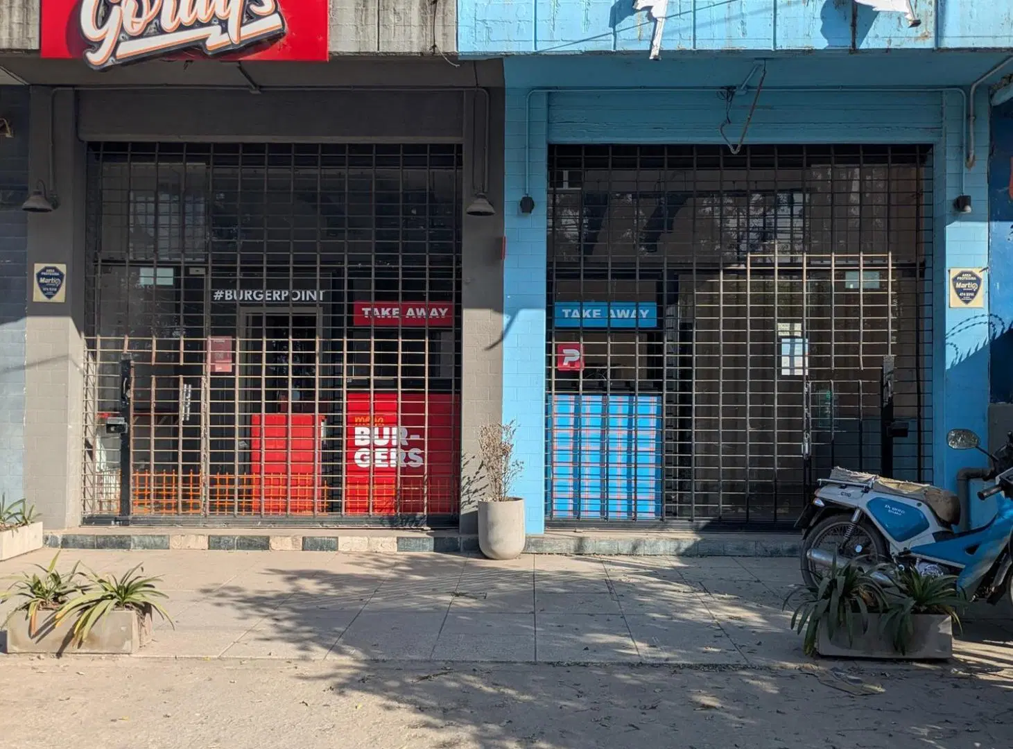 **DOS LOCALES UNIFICADOS EN ALQUILER - IDEAL PARA EMPRENDIMIENTO GASTRONOMICO SOBRE AV. MARIO BRAVO* 1