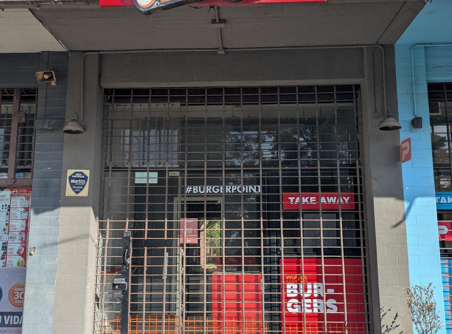 Foto de **DOS LOCALES UNIFICADOS EN ALQUILER - IDEAL PARA EMPRENDIMIENTO GASTRONOMICO SOBRE AV. MARIO BRAVO*, imagen 2