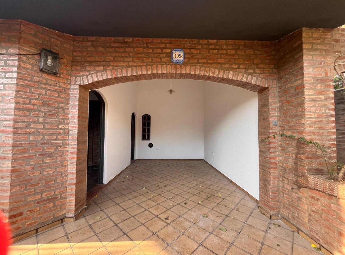 ALQUILO CASA DOS DOR PATIO Y COCHERA PARQUE CHACABUCO