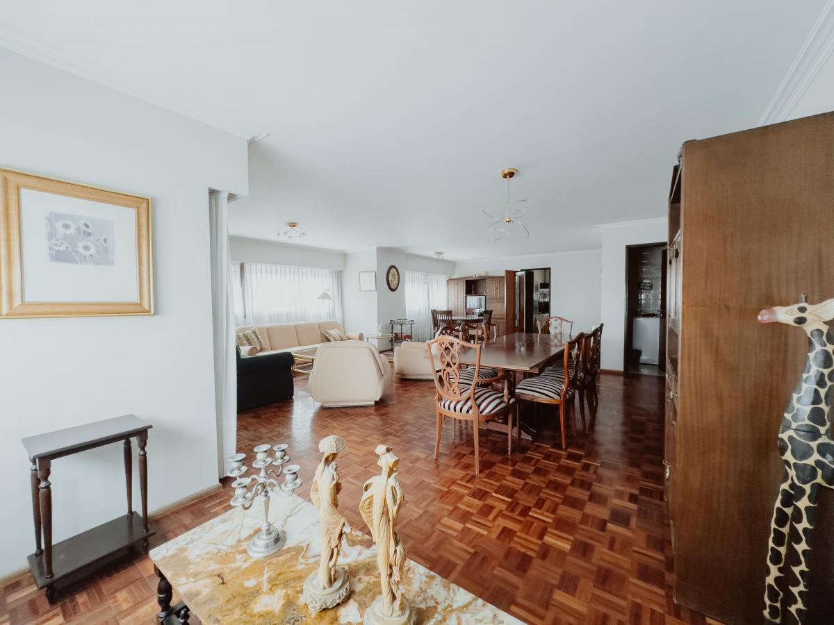 Venta - Departamento de Tres Dorm. en El Edificio Roca 4