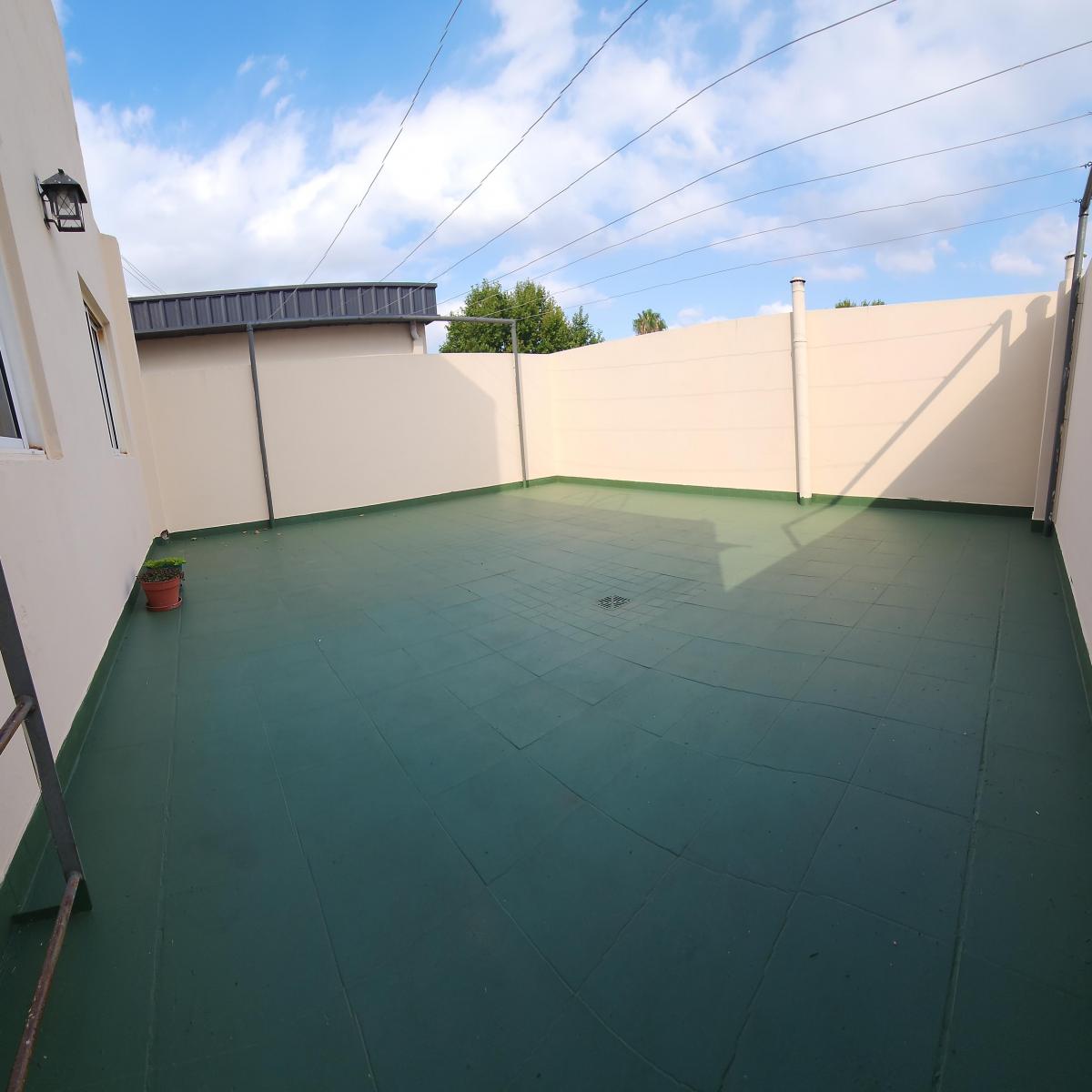 Venta Departamento de 2 Ambientes con Patio y Cochera en Villa Lugano 5