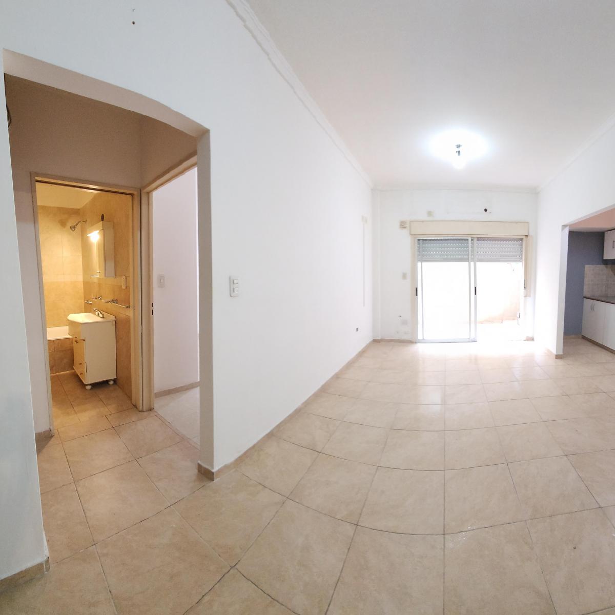 Venta Departamento de 2 Ambientes con Patio y Cochera en Villa Lugano 1