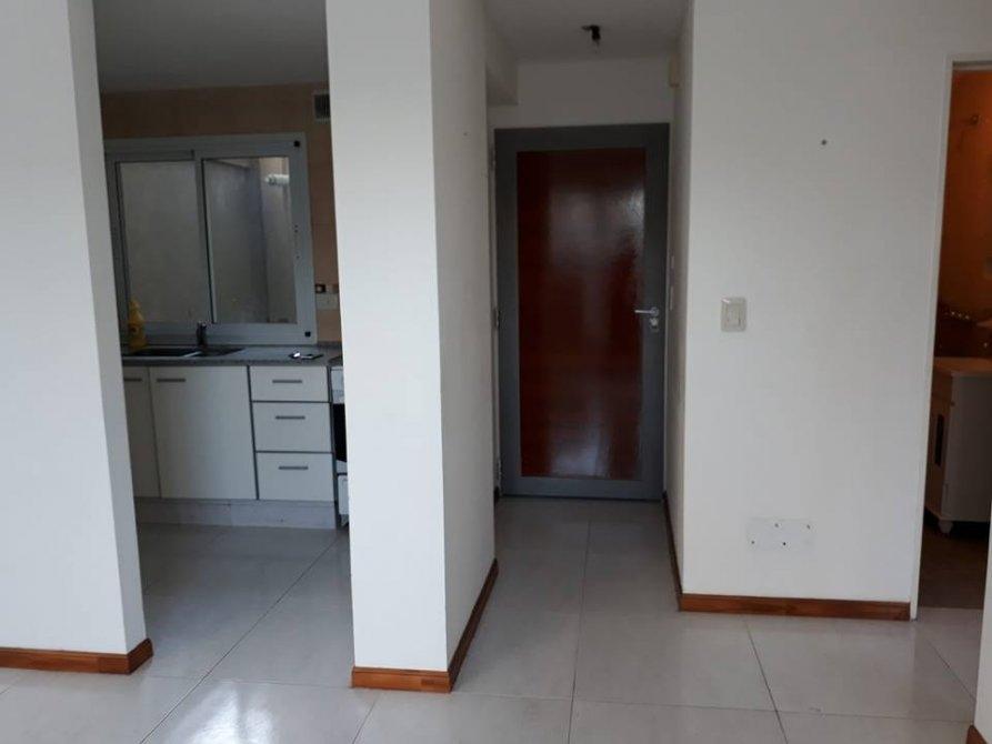 Foto de EXCELENTE UBICACION! DOS AMBIENTES CON COCHERA, imagen 4