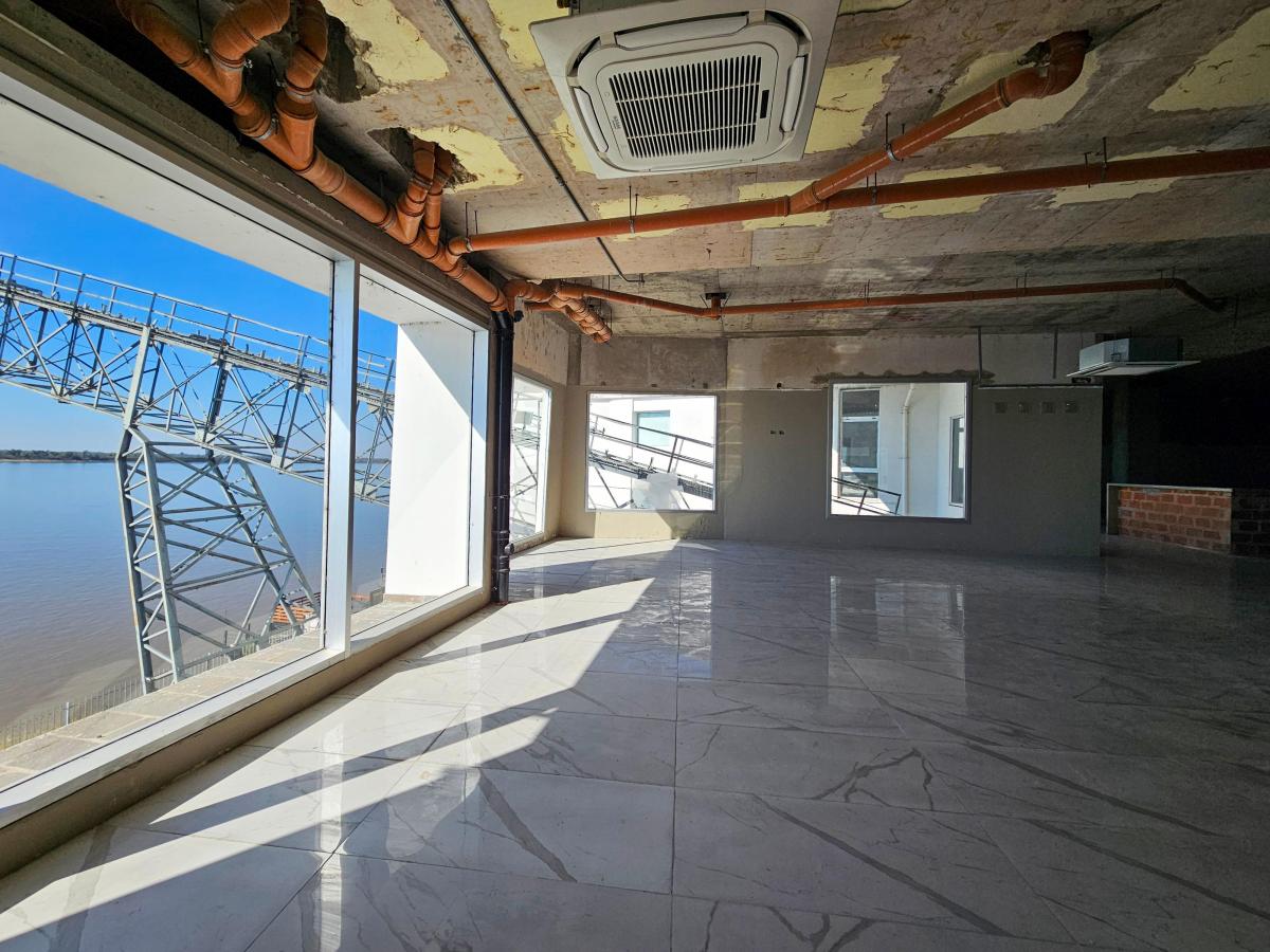 Foto de OFICINA/LOCAL COMERCIAL DE 340m2 CON VISTA AL RÍO EN ALQUILER EN PUERTO, imagen 5