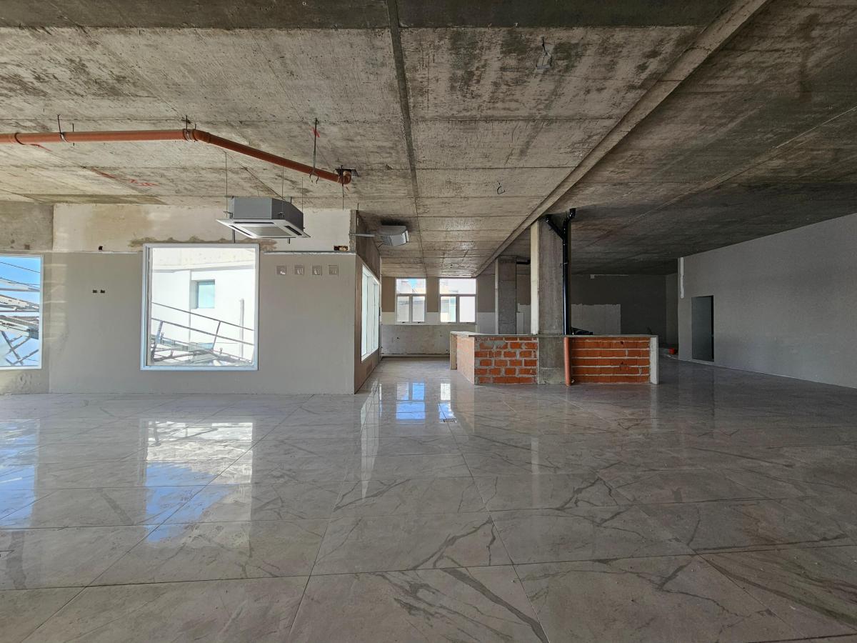 Foto de LOCAL COMERCIAL DE 340m2 CON VISTA AL RÍO EN ALQUILER EN PUERTO NORTE, imagen 3