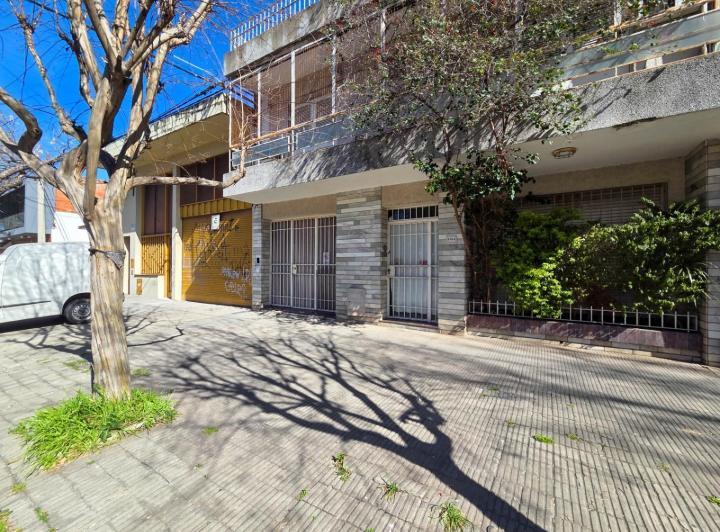 CASA EN ALQUILER DE 3 DORMITORIOS CON COCHERA, PATIO Y PARRILLERO 3
