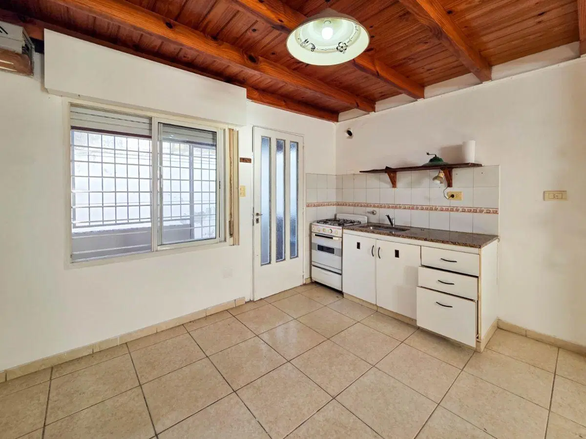 DEPARTAMENTO DE 1 DORMITORIO EN PASILLO EN DEAN FUNES Y BUENOS AIRES 2