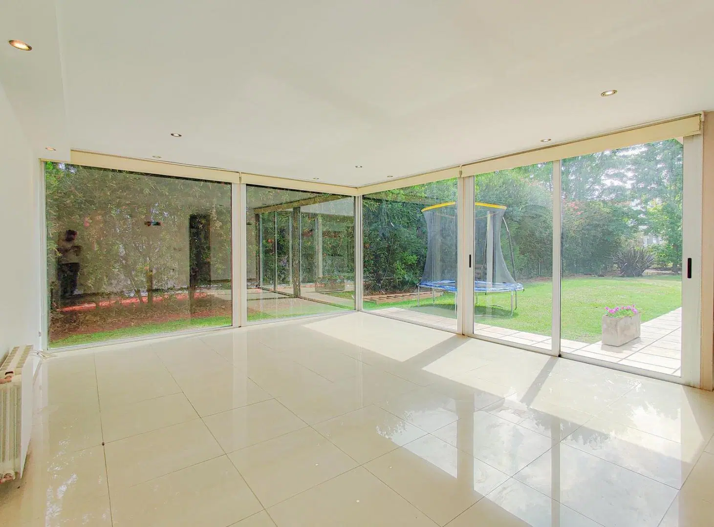 CASA DE 3 DORMITORIOS EN VENTA EN BARRIO PRIVADO MIRAFLORES-FUNES HILLS 4