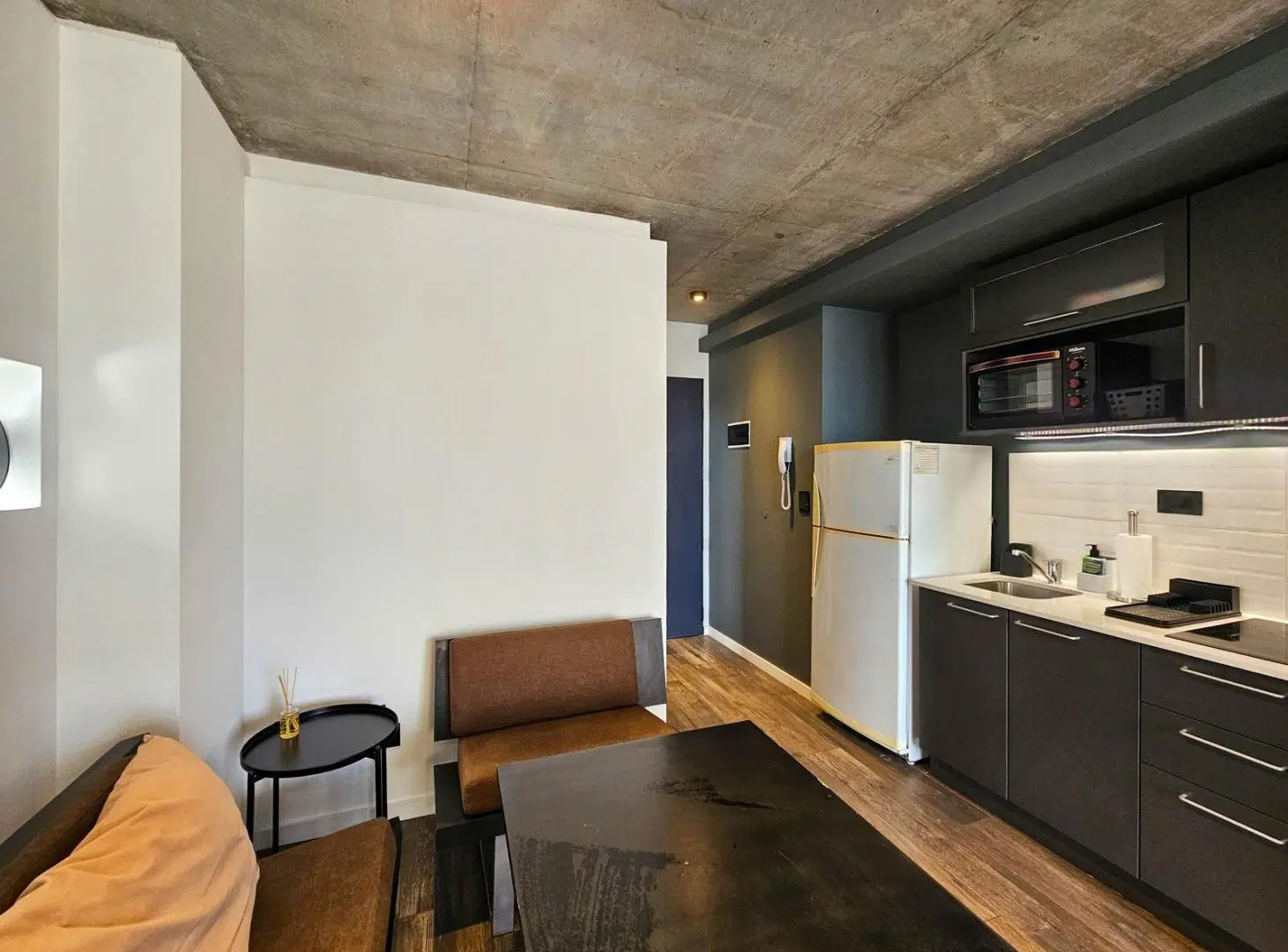MONOAMBIENTE AMOBLADO ESTILO INDUSTRIAL EN ALQUILER EN SAN JUAN 2312 2