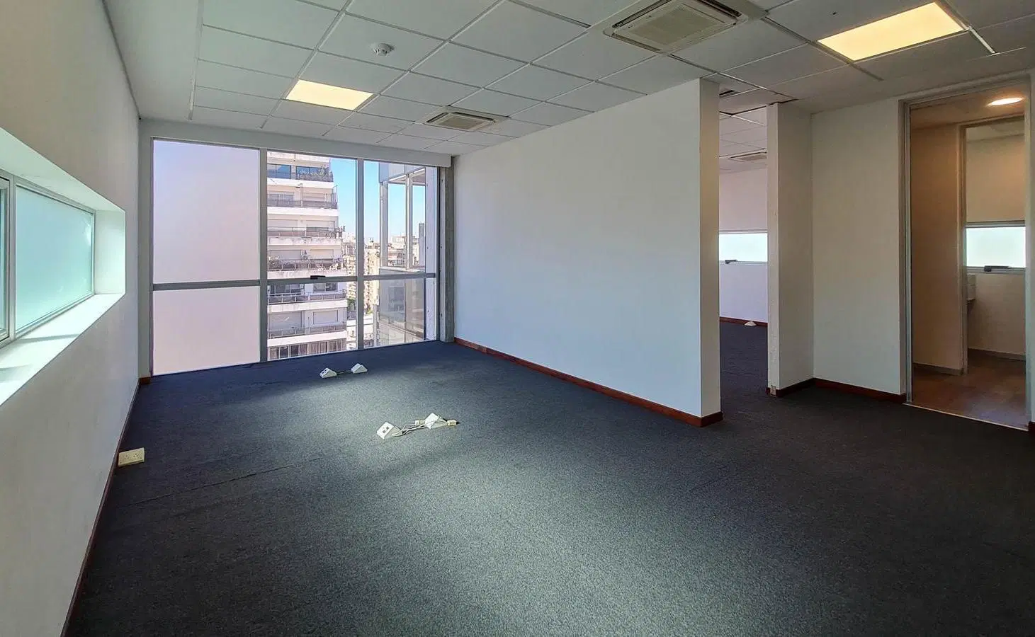 OFICINA MODERNA DE 137m2   BAULERA UBICADA EN CORDOBA Y PTE ROCA 4