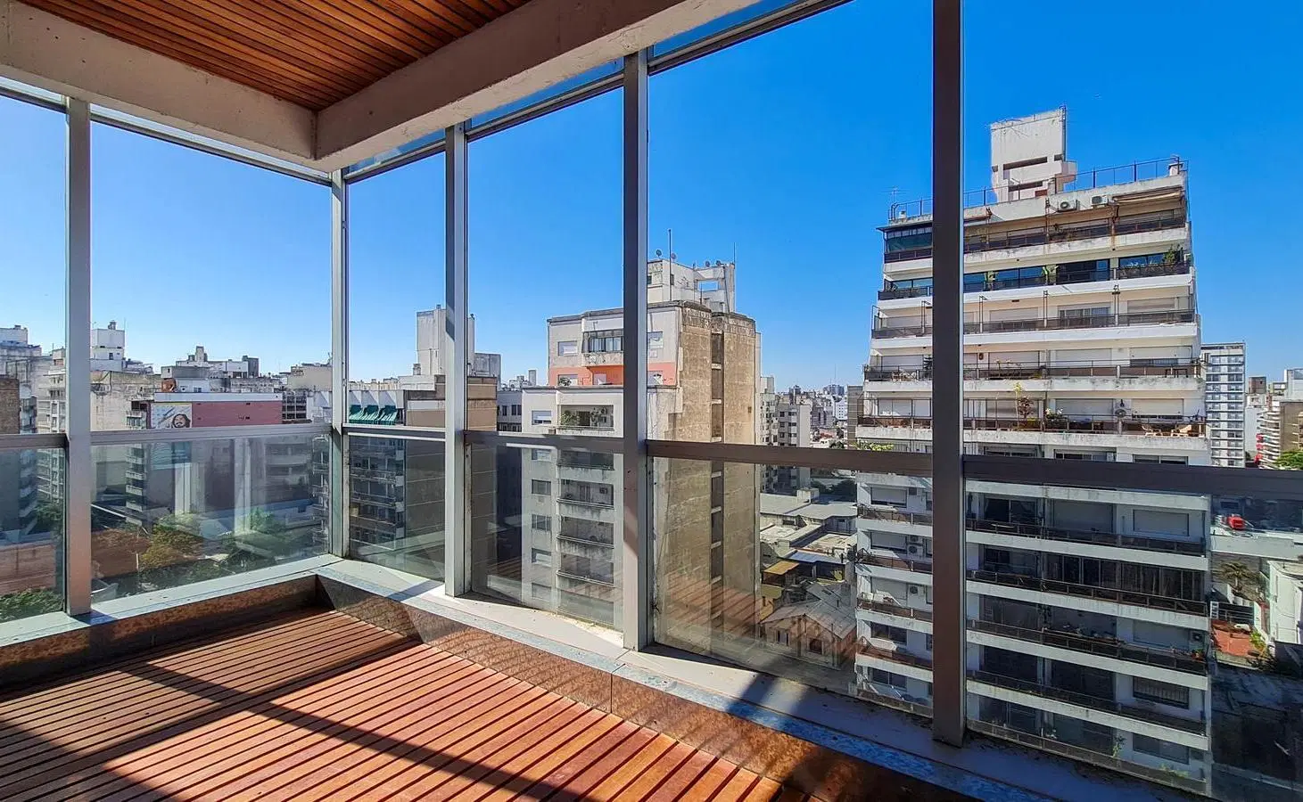 OFICINA MODERNA DE 137m2   BAULERA UBICADA EN CORDOBA Y PTE ROCA 2