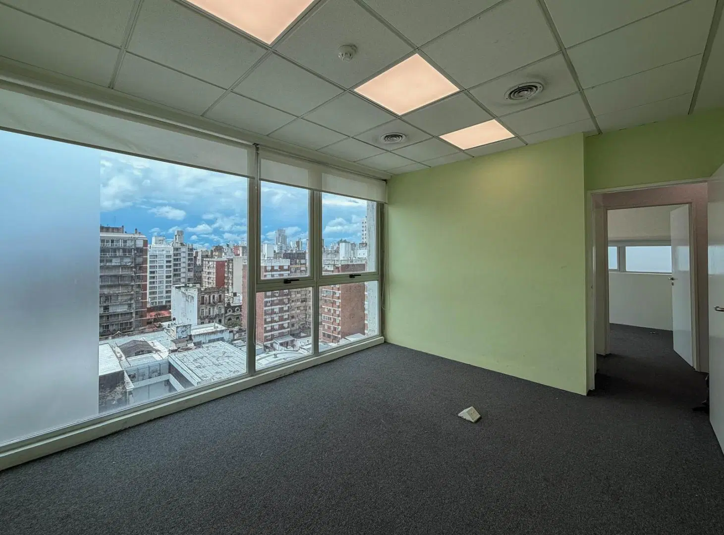 OFICINA MODERNA DE 137m2   BAULERA UBICADA EN CORDOBA Y PTE ROCA 5