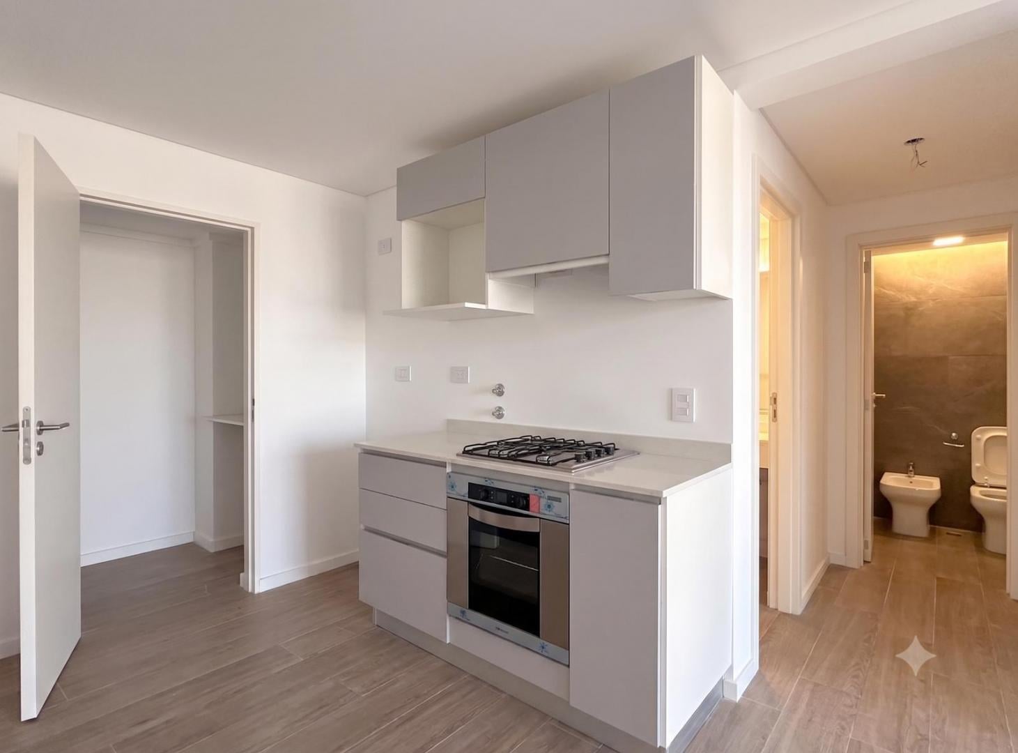 DEPARTAMENTO MODERNO DE 2 DORMITORIOS CON COCHERA EN EDIFICIO CON AMENITIES (PILETA, GYM, QUINCHOS)