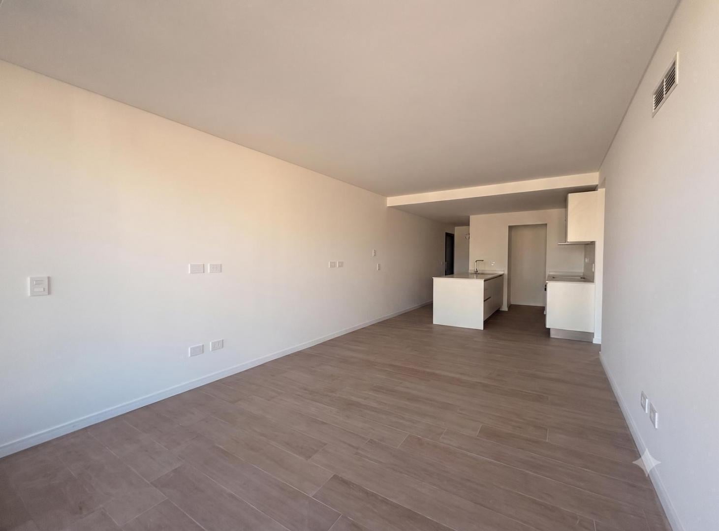 DEPARTAMENTO MODERNO DE 2 DORMITORIOS CON COCHERA EN EDIFICIO CON AMENITIES (PILETA, GYM, QUINCHOS)