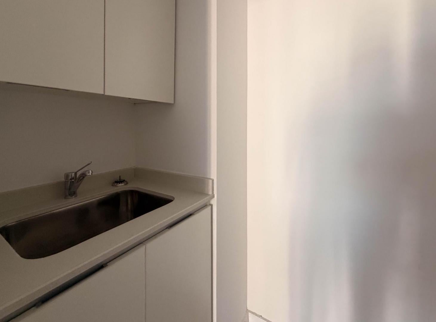 DEPARTAMENTO MODERNO DE 2 DORMITORIOS CON COCHERA EN EDIFICIO CON AMENITIES (PILETA, GYM, QUINCHOS)