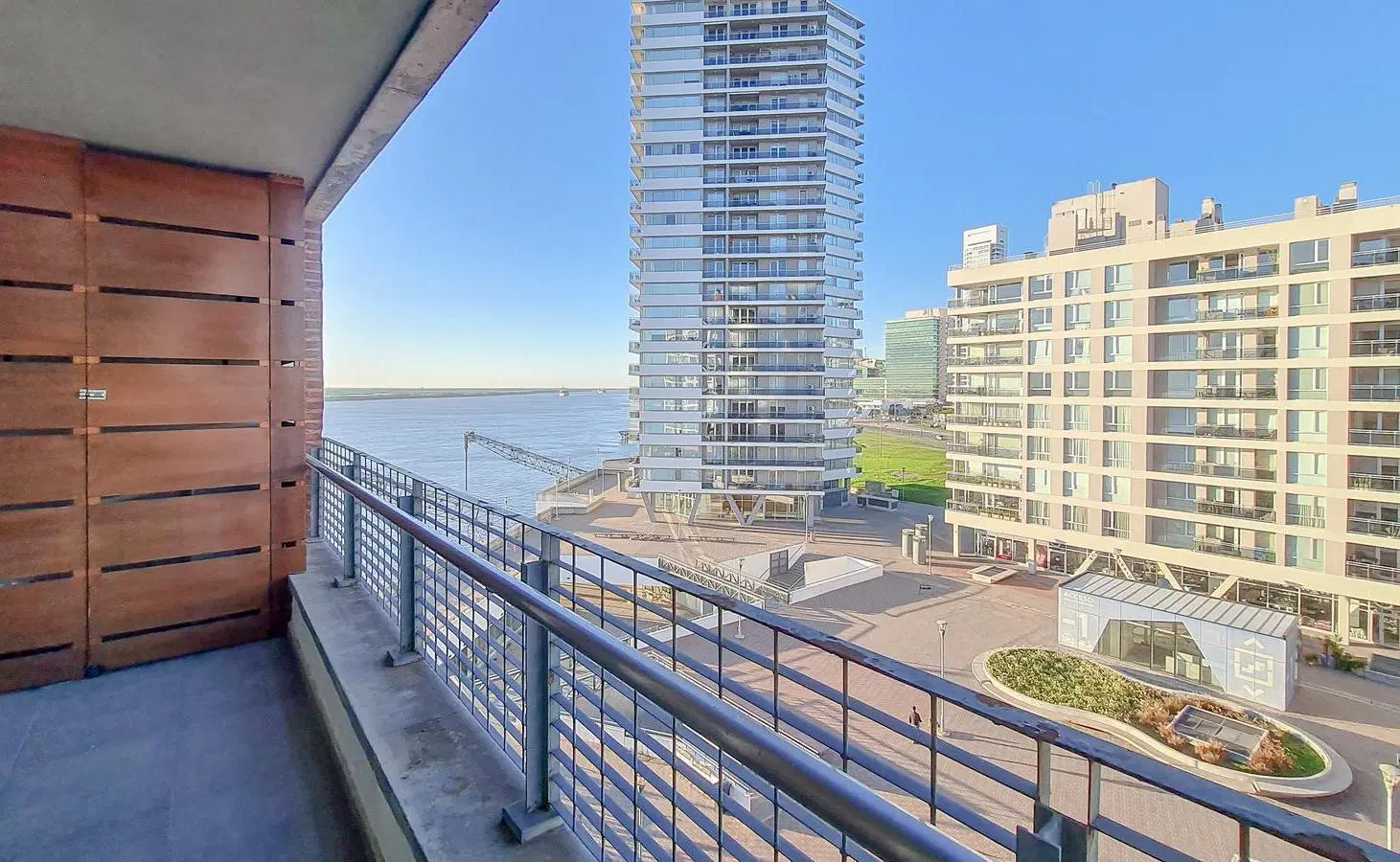 DEPARTAMENTO DE 1 DORMITORIO CON VISTA LATERAL AL RÍO   COCHERA EN VENTA EN PUERTO NORTE 3