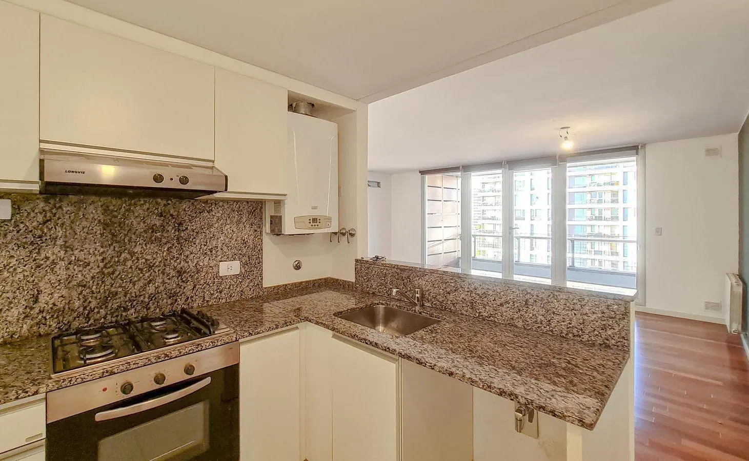 DEPARTAMENTO DE 1 DORMITORIO CON VISTA LATERAL AL RÍO   COCHERA EN VENTA EN PUERTO NORTE 5
