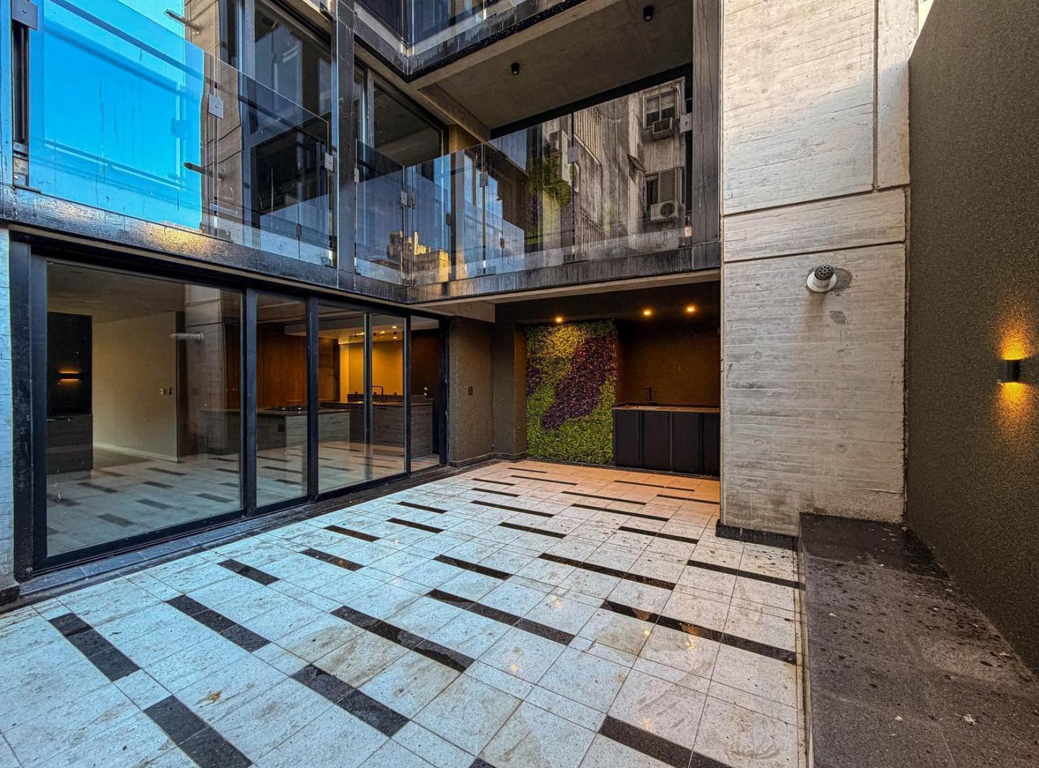 DEPARTAMENTO DE DISEÑO DE 2 DORMITORIOS CON PATIO Y PARRILLERO EN BARRIO MARTIN