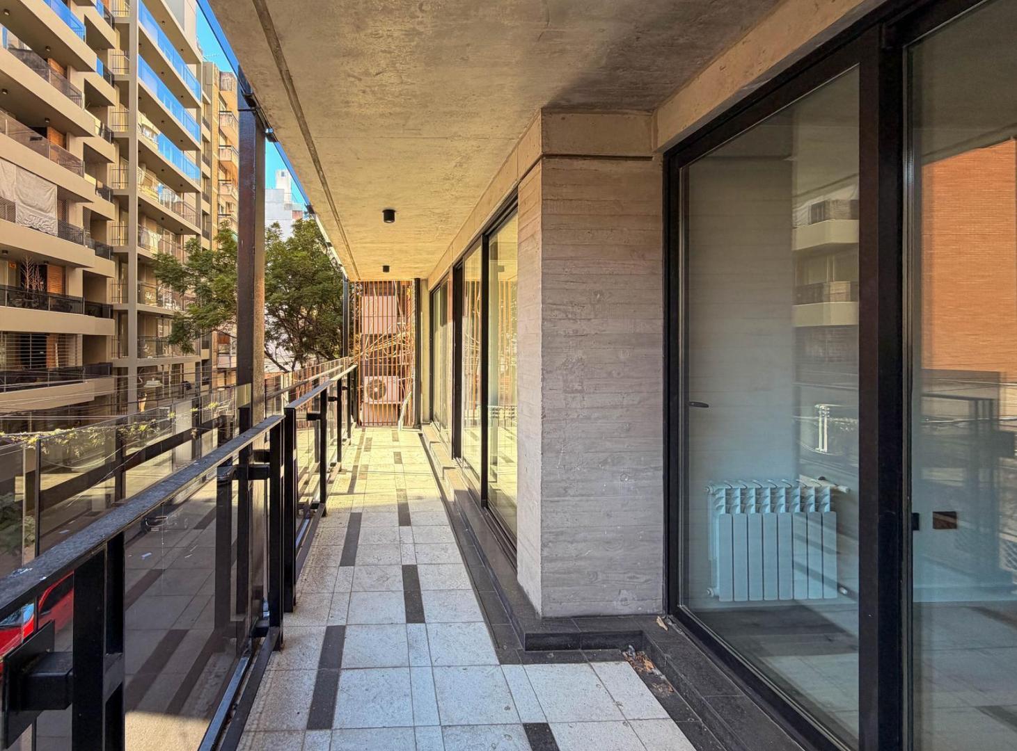 DEPARTAMENTO DE DISEÑO DE 2 DORMITORIOS CON PATIO Y PARRILLERO EN BARRIO MARTIN