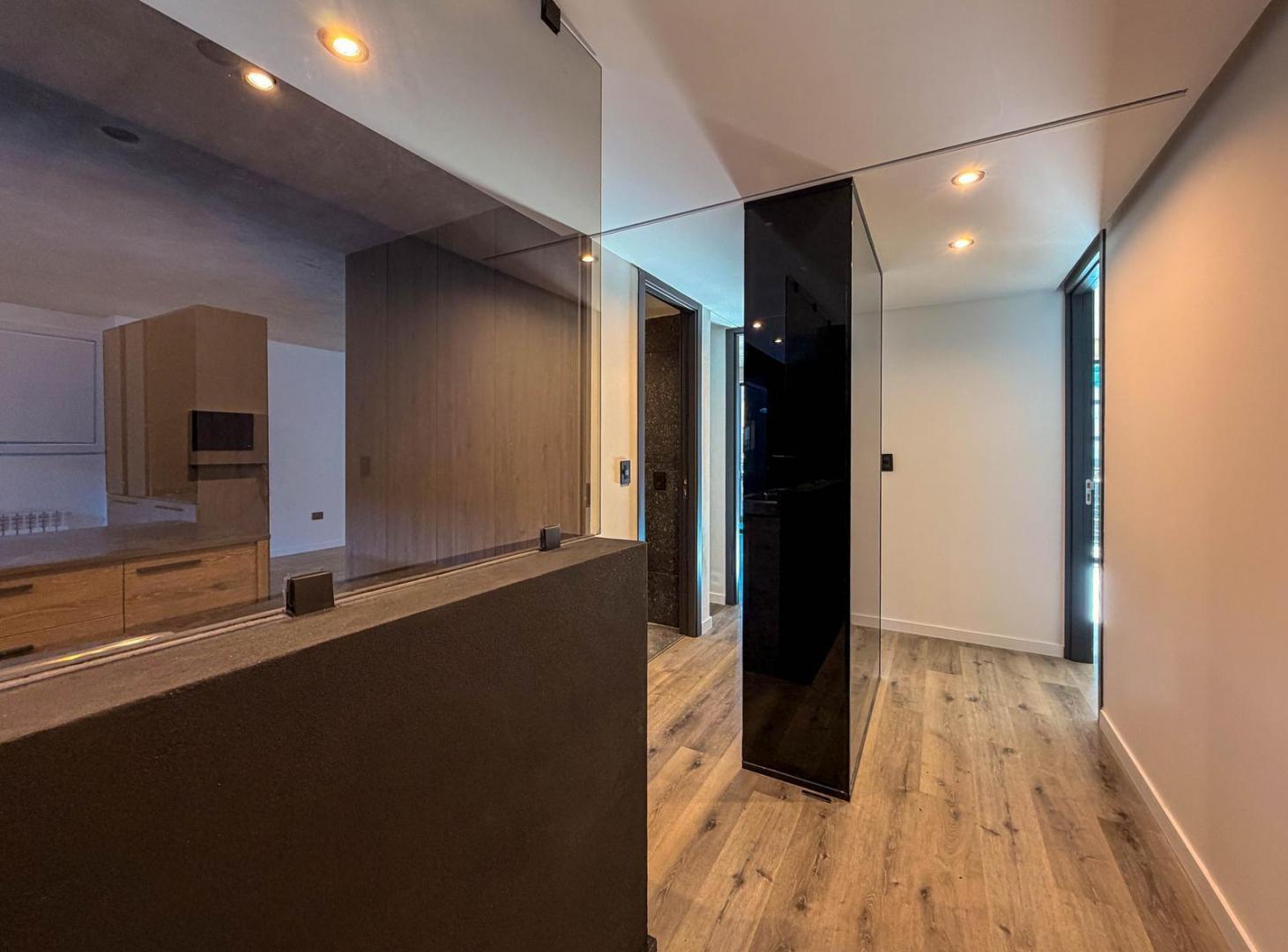 DEPARTAMENTO DE DISEÑO DE 2 DORMITORIOS CON PATIO Y PARRILLERO EN BARRIO MARTIN