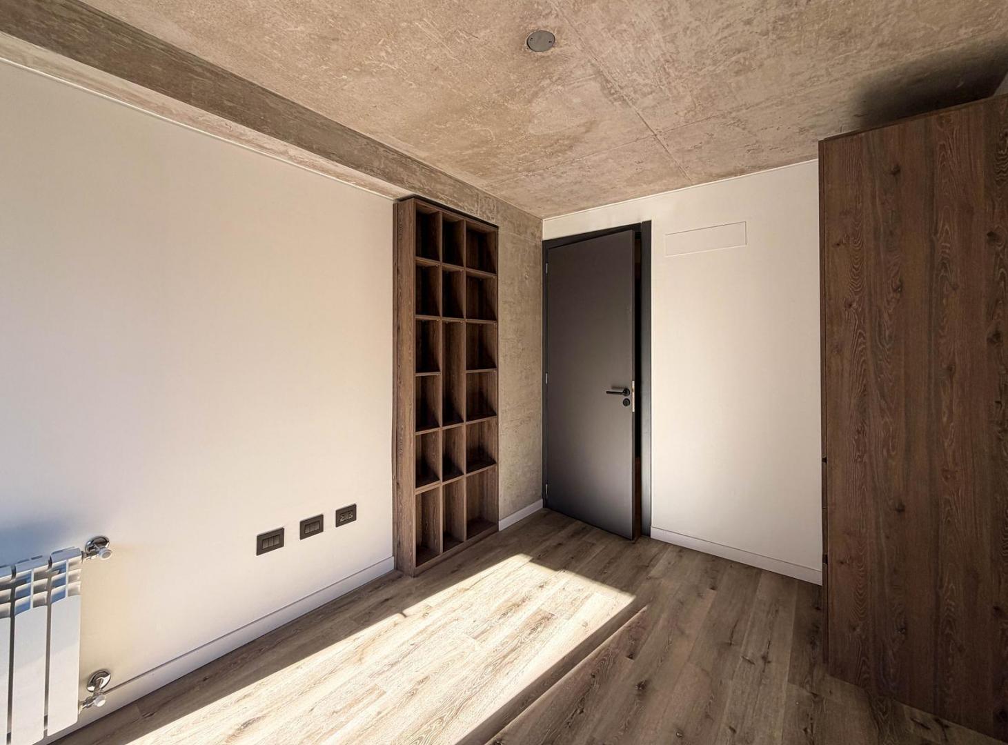 DEPARTAMENTO DE DISEÑO DE 2 DORMITORIOS CON PATIO Y PARRILLERO EN BARRIO MARTIN
