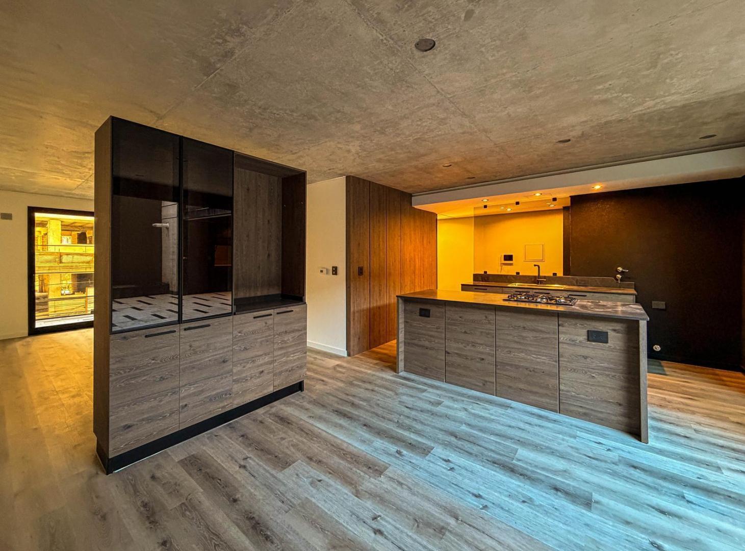 DEPARTAMENTO DE DISEÑO DE 2 DORMITORIOS CON PATIO Y PARRILLERO EN BARRIO MARTIN