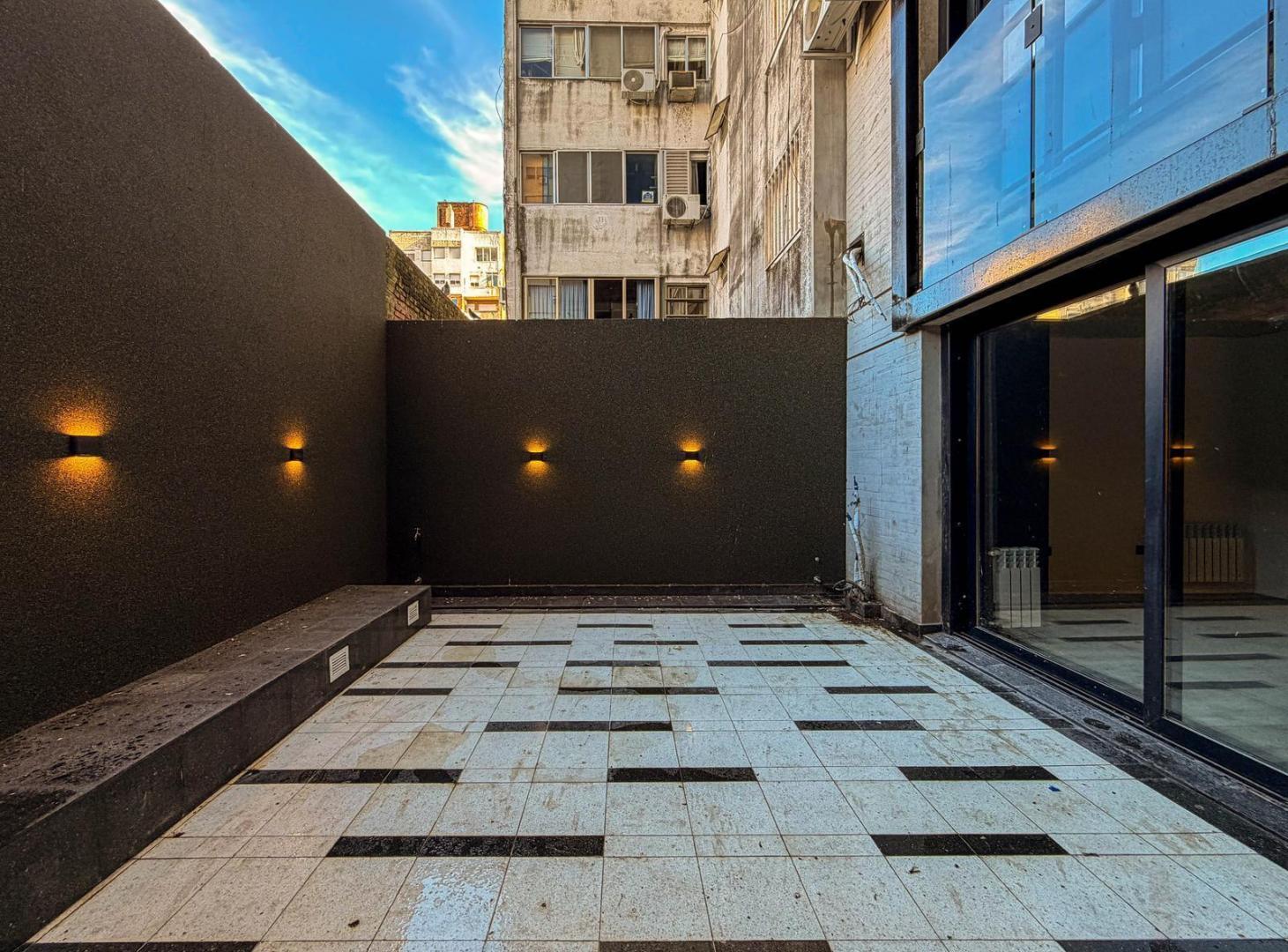 DEPARTAMENTO DE DISEÑO DE 2 DORMITORIOS CON PATIO Y PARRILLERO EN BARRIO MARTIN