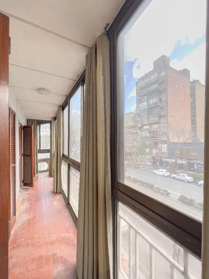 DEPARTAMENTO DE 3 DORMITORIOS   COCHERA SOBRE Av. PELLEGRINI 2