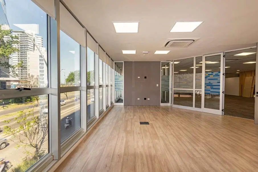 OFICINA PREMIUM DE 230m2   COCHERAS EN ALQUILER EN PUERTO NORTE 4