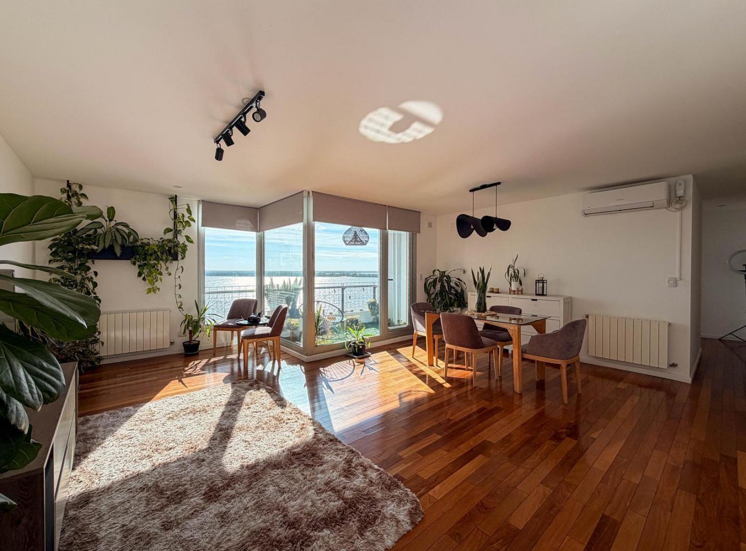 Foto de DEPARTAMENTO DE 2 DORMITORIOS CON VISTA AL RÍO COCHERA BAULERA EN, imagen 2