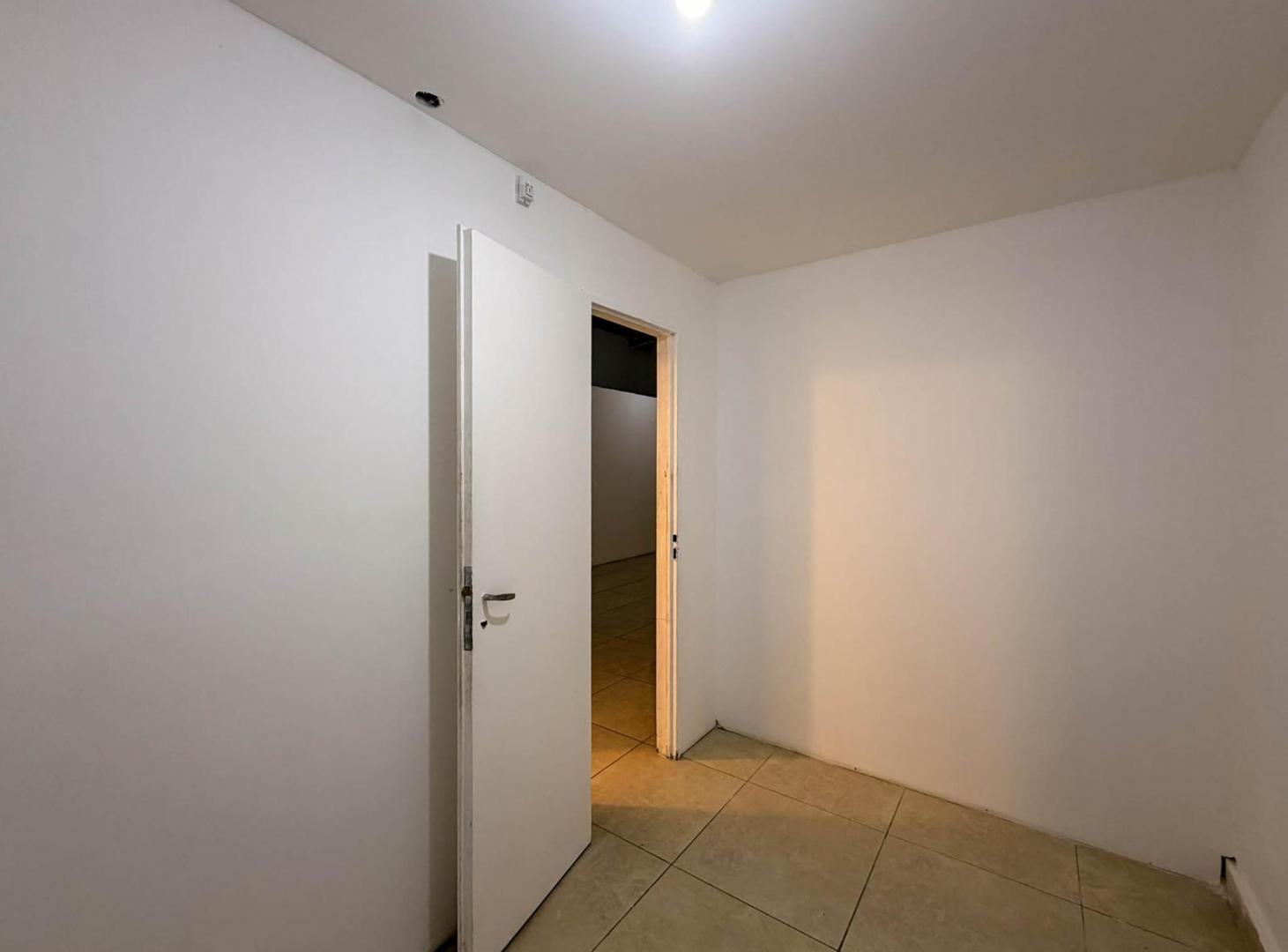 Foto de LOCAL COMERCIAL DE 400 M2 EN ALQUILER EN SALTA AL 3200, imagen 2