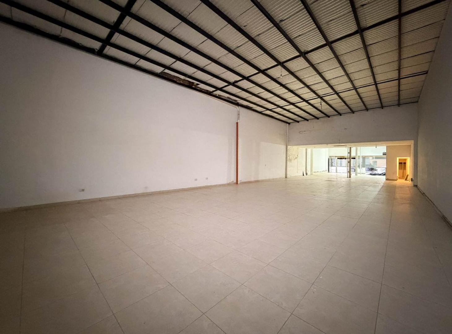 Foto de LOCAL COMERCIAL DE 400 M2 EN ALQUILER EN SALTA AL 3200, imagen 1