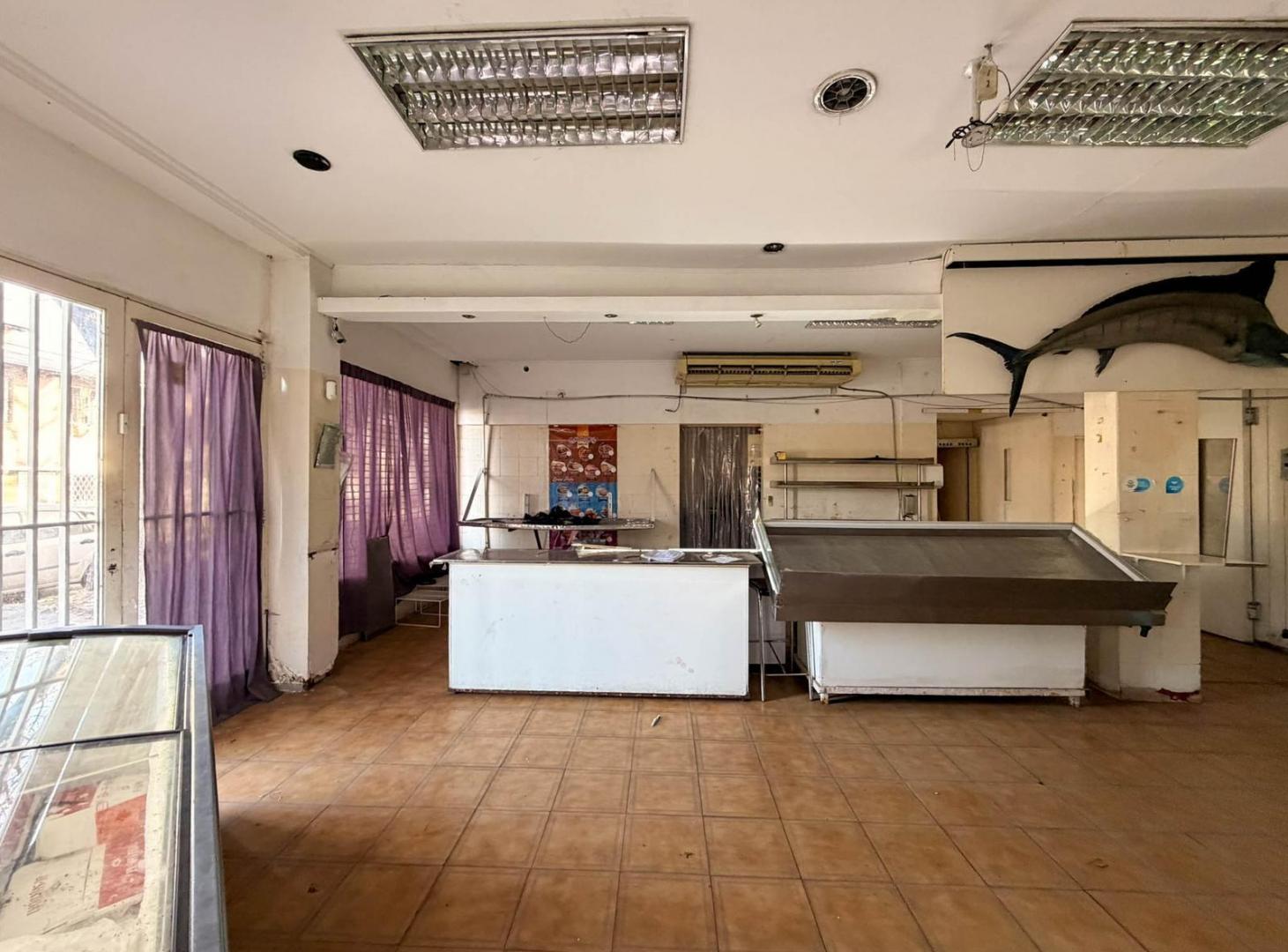 Foto de LOCAL COMERCIAL DE 260 M2 EN LA ESQUINA DE 27 DE FEBRERO Y MATIENZO, imagen 4
