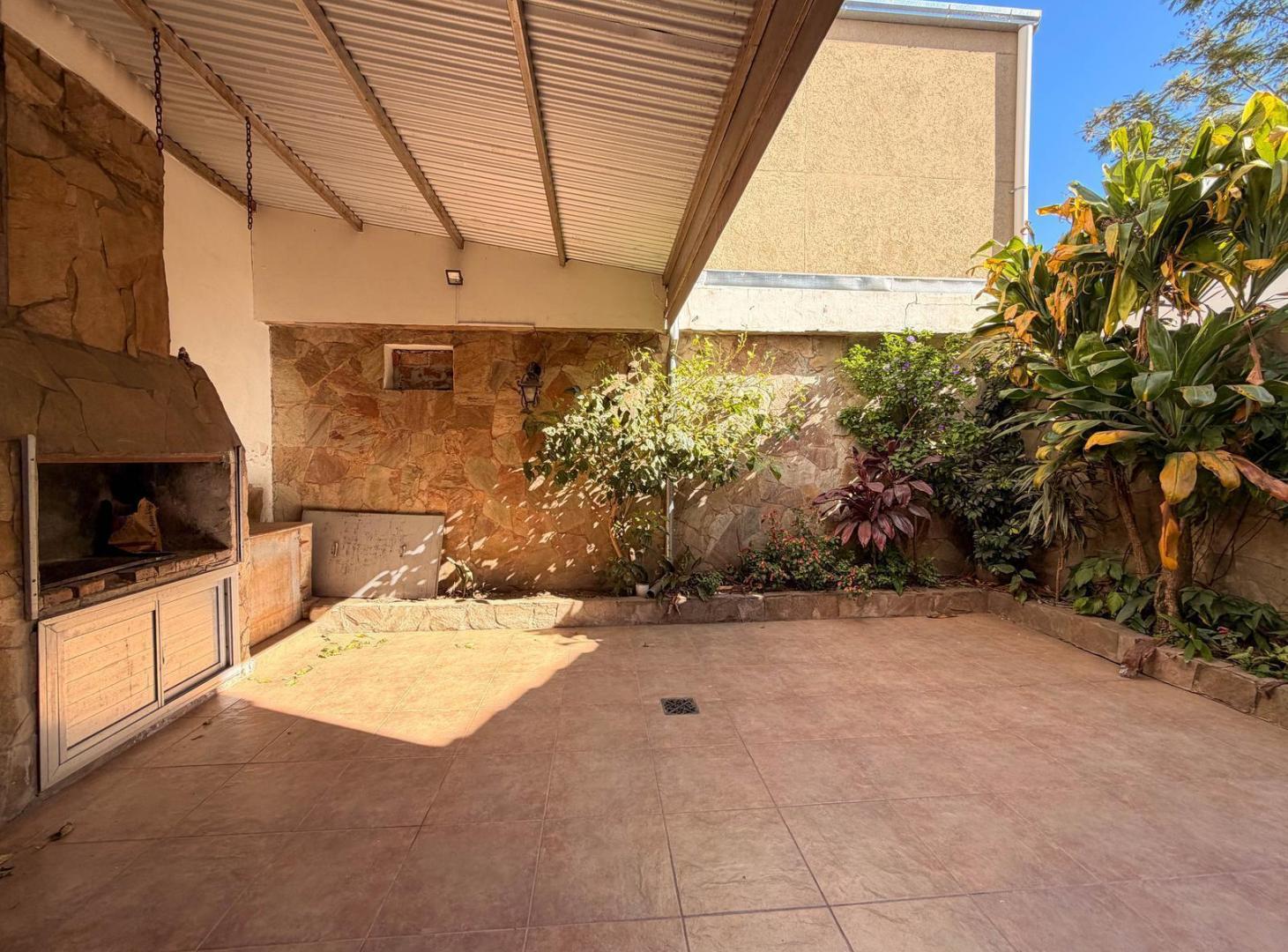 Foto de CASA DE 3 DORMITORIOS CON PATIO PARRILA Y TERRAZA EN BARRIO PICHINCHA, imagen 3