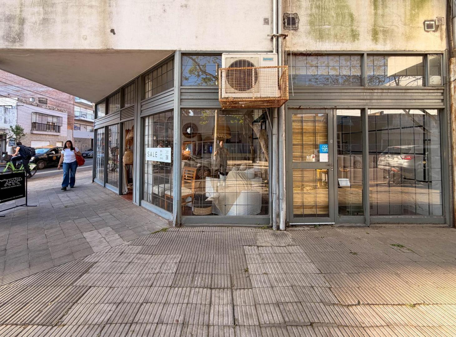 Foto de LOCAL DE 40M2 EN LA ESQUINA DE LAGOS Y TUCUMAN, BARRIO PICHINCHA, imagen 4